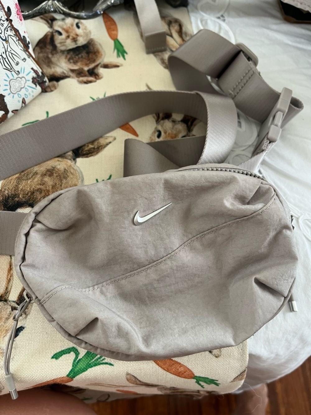 Nike Aura Small Crossbody